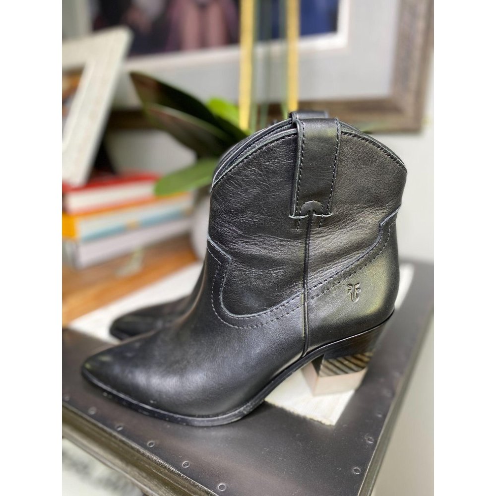 Frye Chevron Short Bootie Black Leather PRISTINE 6 - Picture 7 of 12